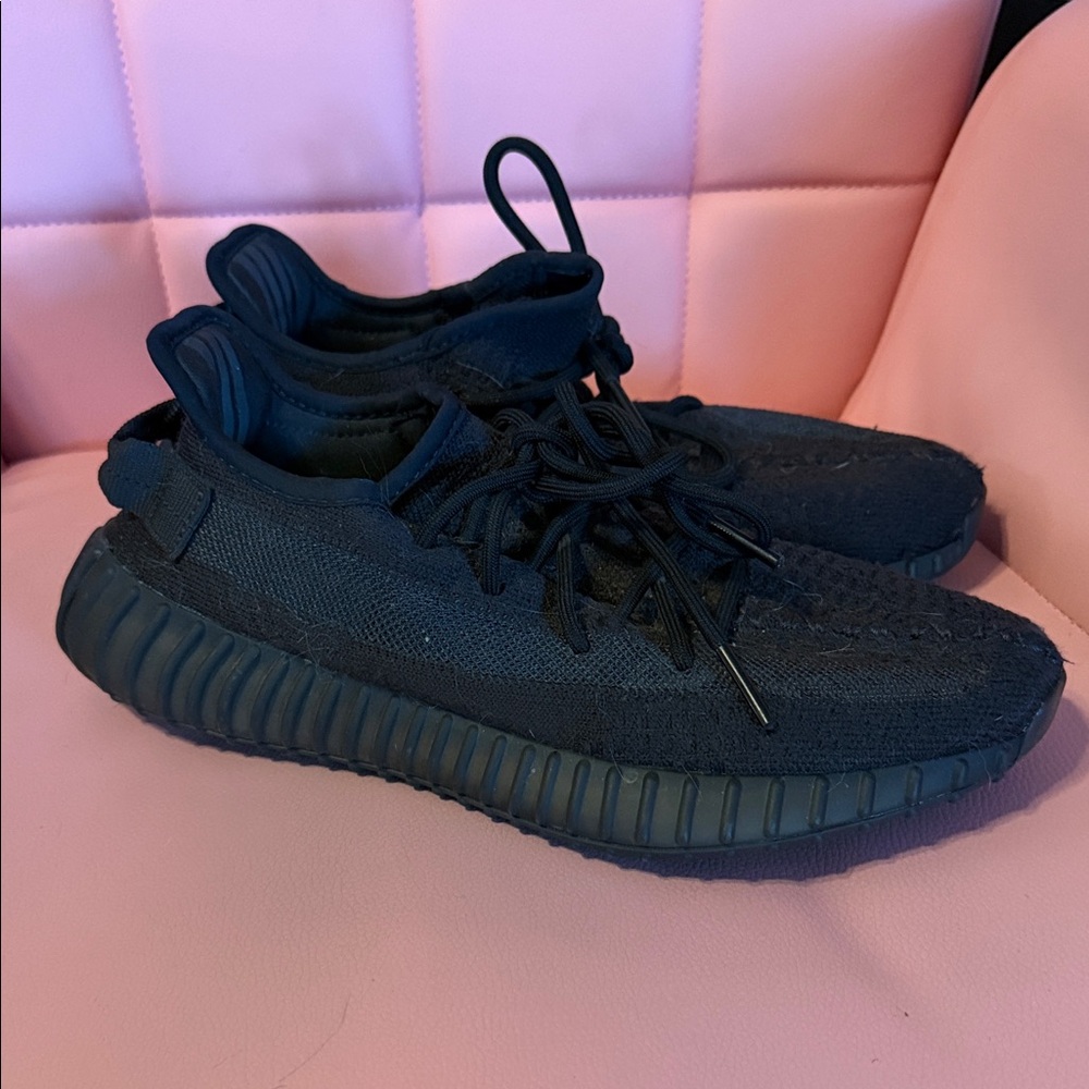 Yeezy 350 V2 black